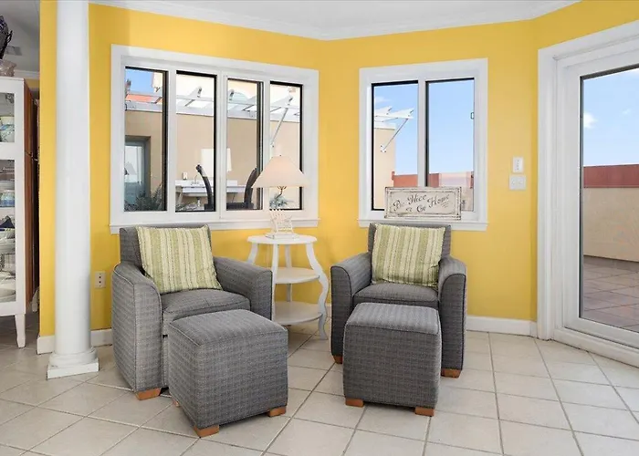 3 Bedroom Uptown Avalon Unit With Indoor Pool! Holiday home Ocean City