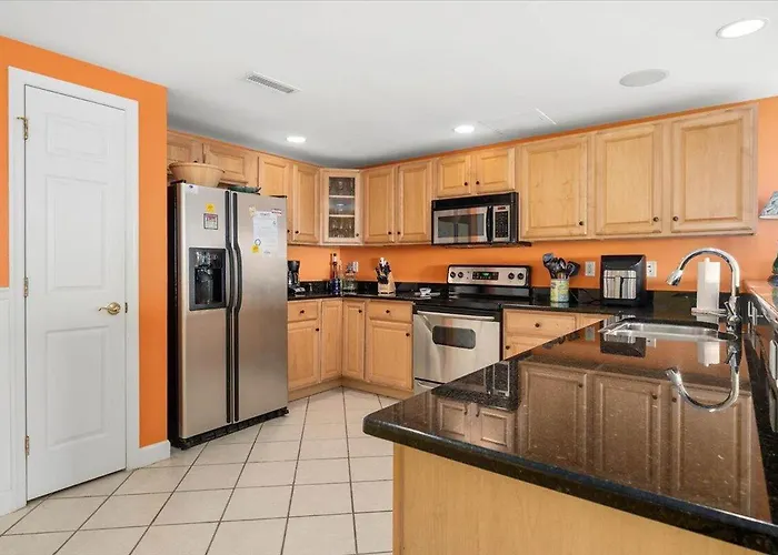 3 Bedroom Uptown Avalon Unit With Indoor Pool! Holiday home Ocean City