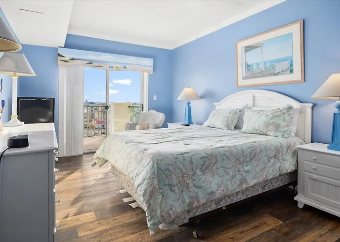 Holiday home 3 Bedroom Uptown Avalon Unit With Indoor Pool! *