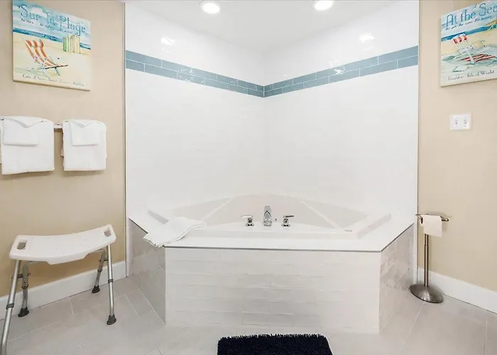3 Bedroom Uptown Avalon Unit With Indoor Pool! Holiday home Ocean City