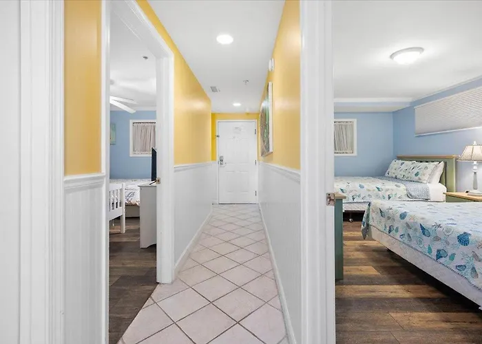 3 Bedroom Uptown Avalon Unit With Indoor Pool! Holiday home *