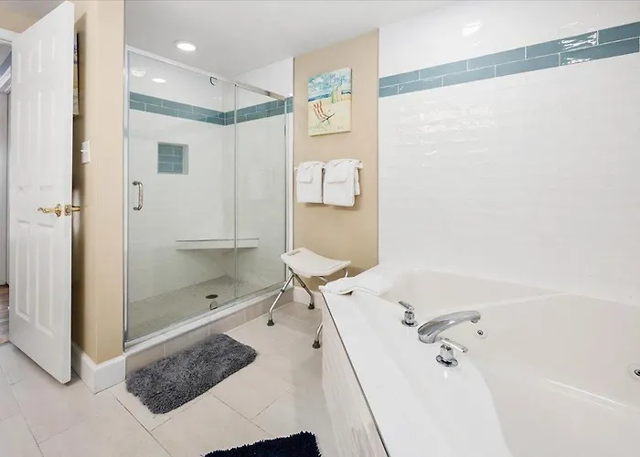 3 Bedroom Uptown Avalon Unit With Indoor Pool! Holiday home Ocean City