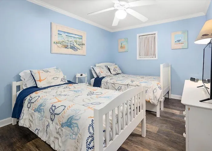 3 Bedroom Uptown Avalon Unit With Indoor Pool! Holiday home