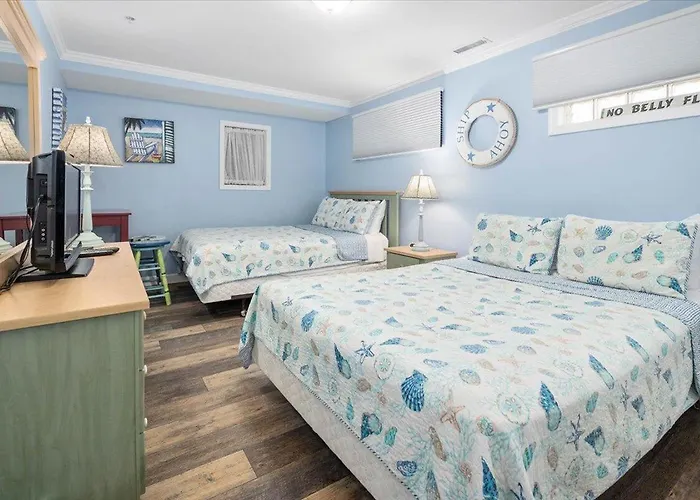 3 Bedroom Uptown Avalon Unit With Indoor Pool!