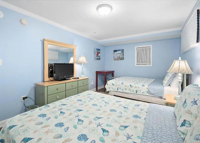 3 Bedroom Uptown Avalon Unit With Indoor Pool! *