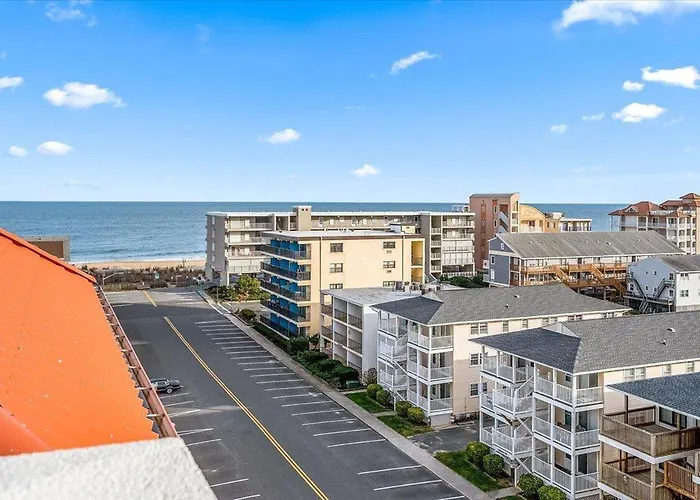 3 Bedroom Uptown Avalon Unit With Indoor Pool! Holiday home *