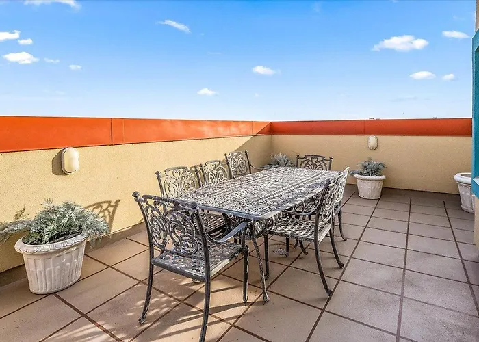 3 Bedroom Uptown Avalon Unit With Indoor Pool! Holiday home *