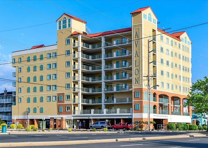 Holiday home 3 Bedroom Uptown Avalon Unit With Indoor Pool!