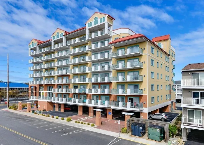 Holiday home 3 Bedroom Uptown Avalon Unit With Indoor Pool! *